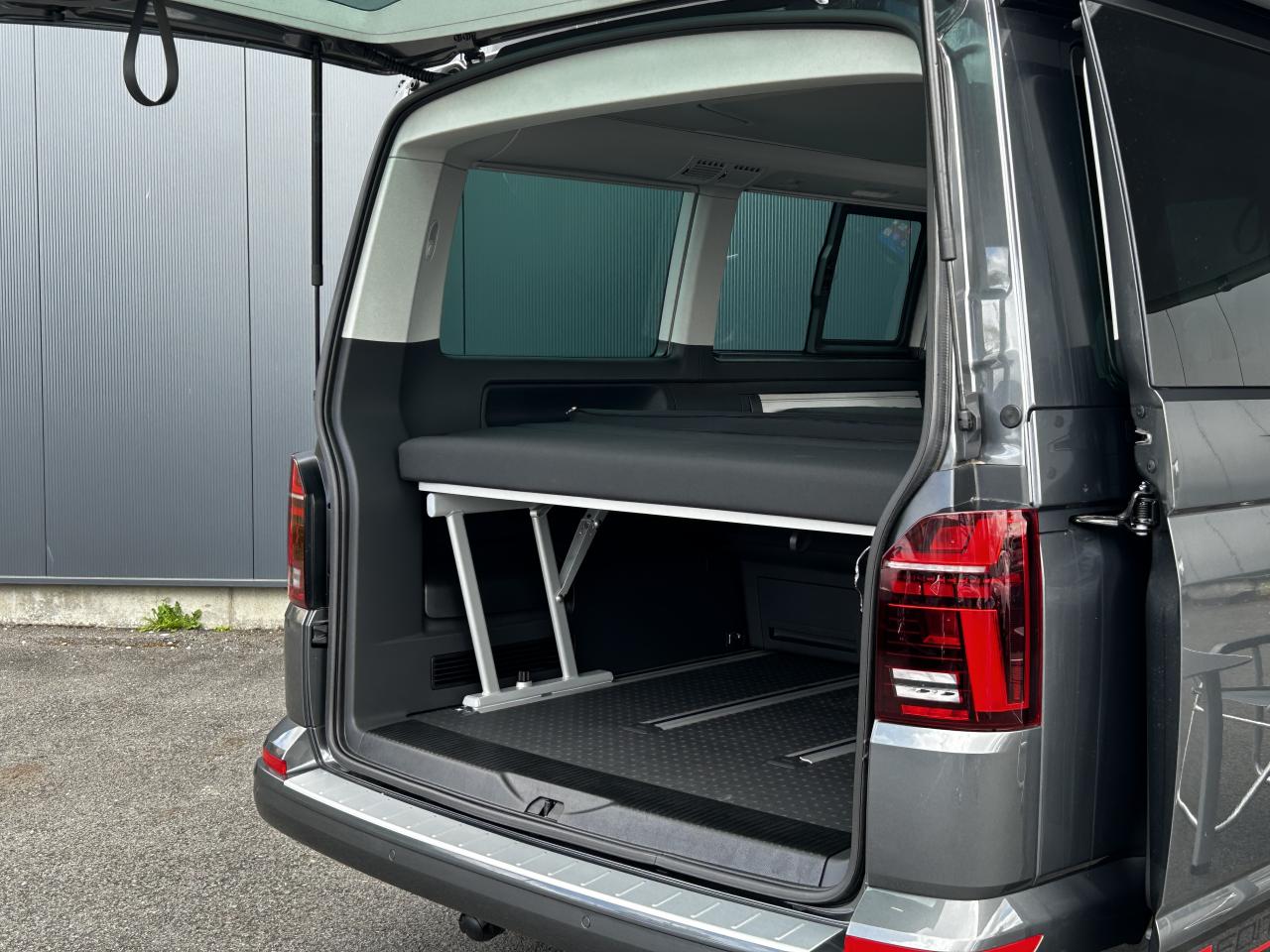 VOLKSWAGEN CALIFORNIA T6.1 2.0 TDI 150 DSG Beach Camper Edition