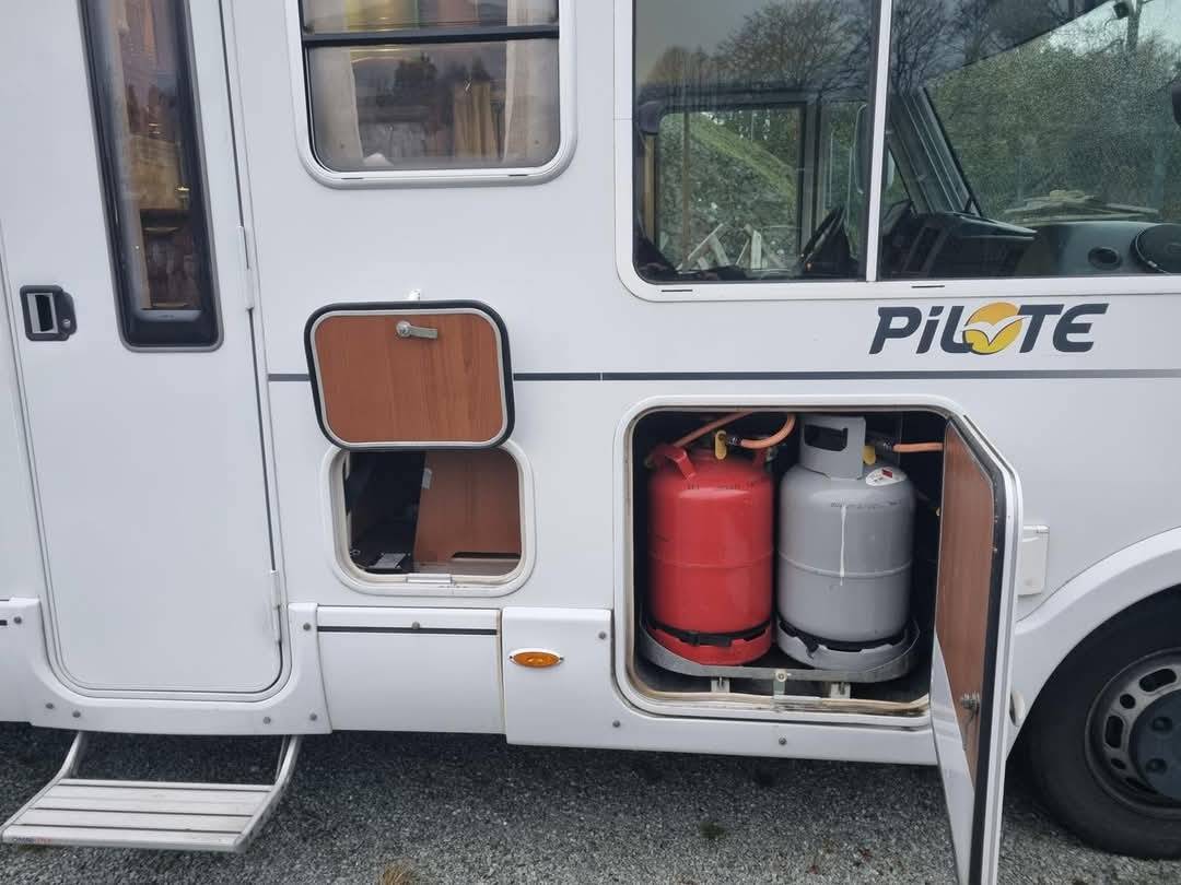 CAMPING CAR MERCEDES 3 L V6 194CV PILOTE EXPLOREUR 733 FG