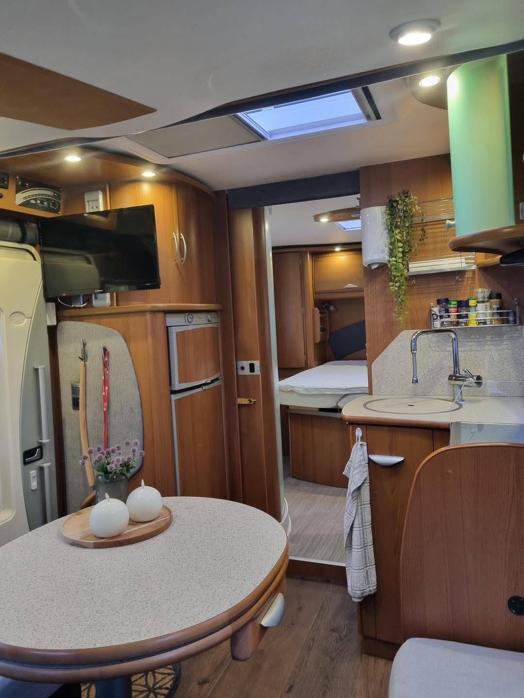 CAMPING CAR MERCEDES 3 L V6 194CV PILOTE EXPLOREUR 733 FG