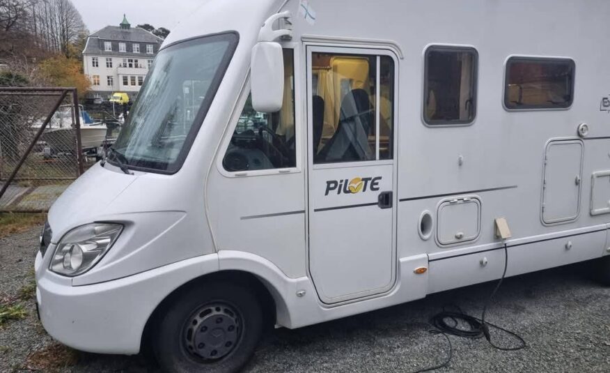CAMPING CAR MERCEDES 3 L V6 194CV PILOTE EXPLOREUR 733 FG
